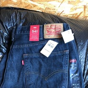 5 pairs of Levi jeans